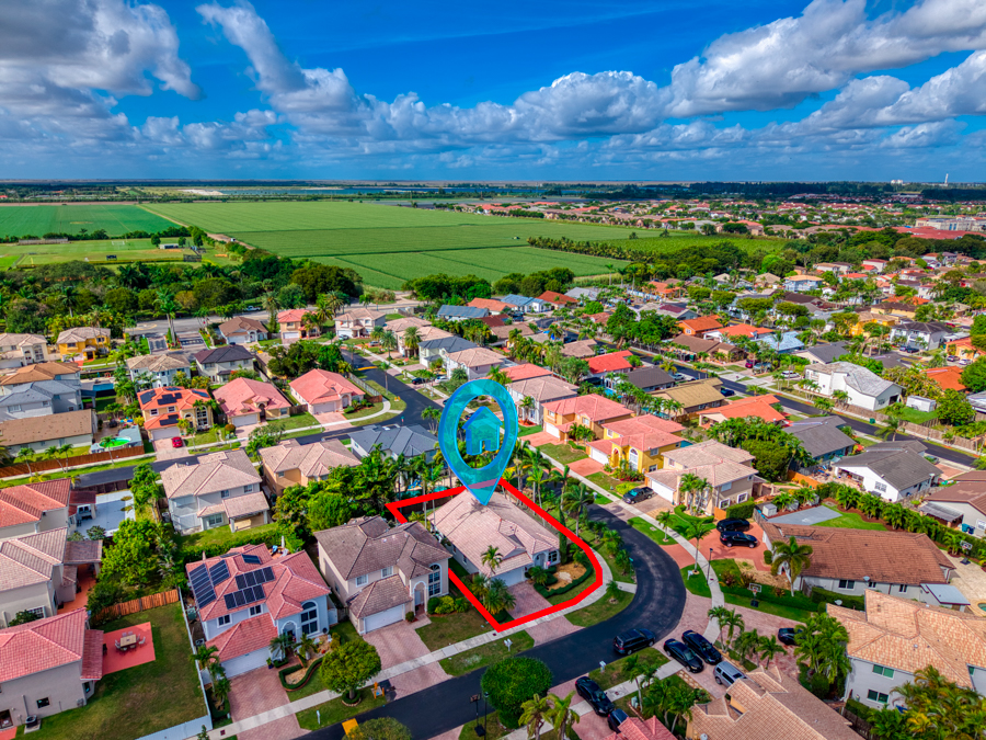 Stunning Modern Home in Hammocks