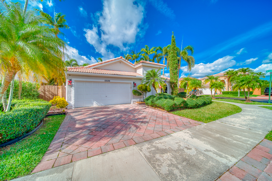 Stunning Modern Home in Hammocks