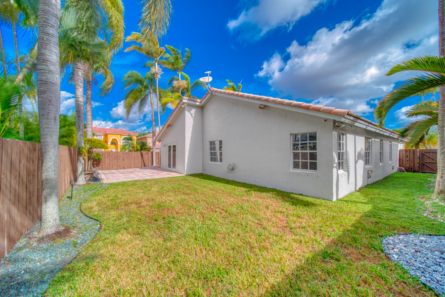 Stunning Modern Home in Hammocks