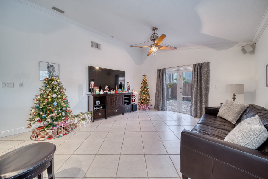 Stunning Modern Home in Hammocks