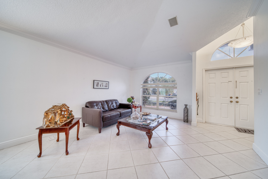 Stunning Modern Home in Hammocks