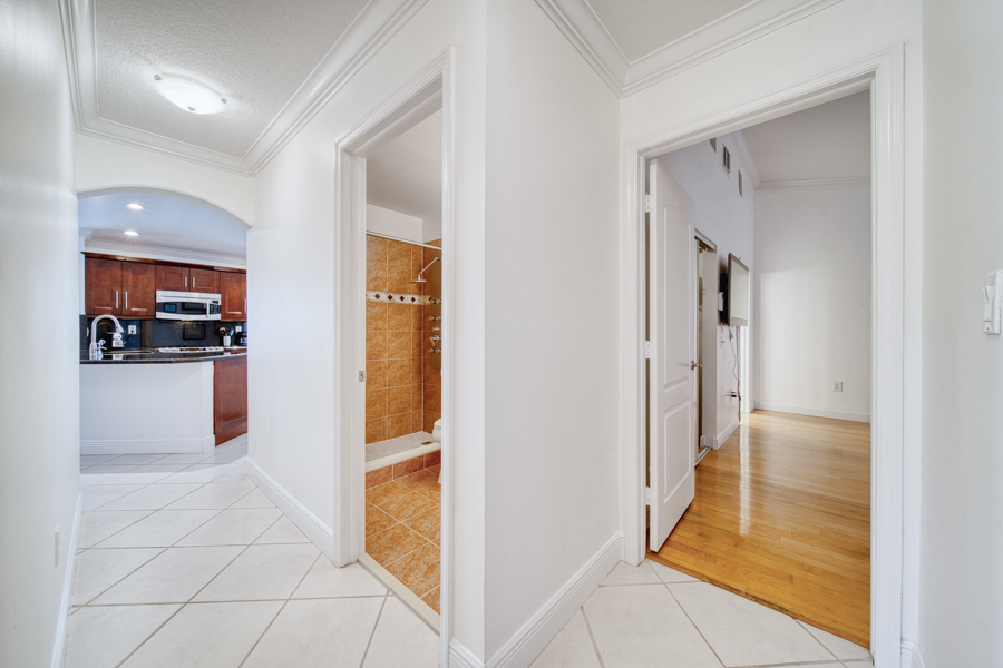 Stunning Modern Home in Hammocks