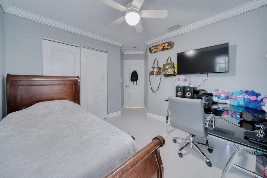 Stunning Modern Home in Hammocks