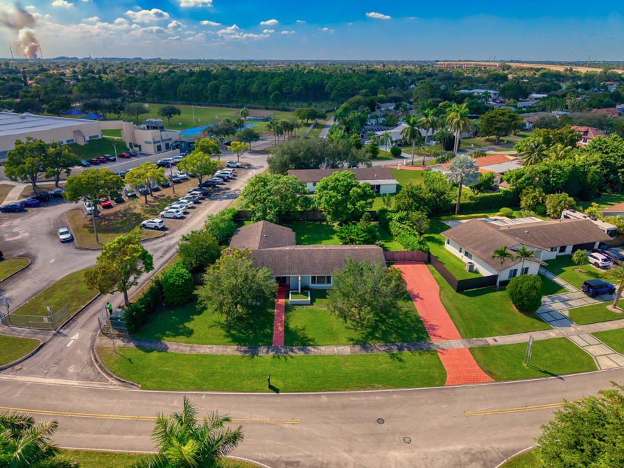 Renovated Gem in The Falls Area