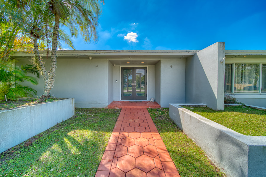 Renovated Gem in The Falls Area