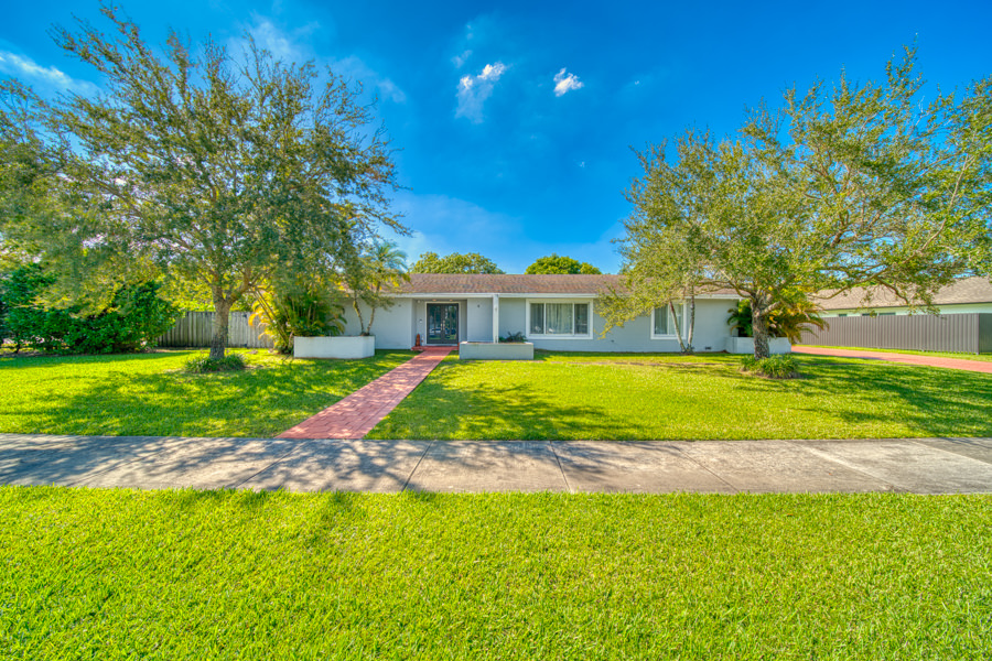 Renovated Gem in The Falls Area