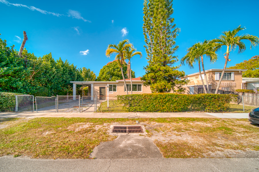 Mid-Century Modern North Miami Retreat