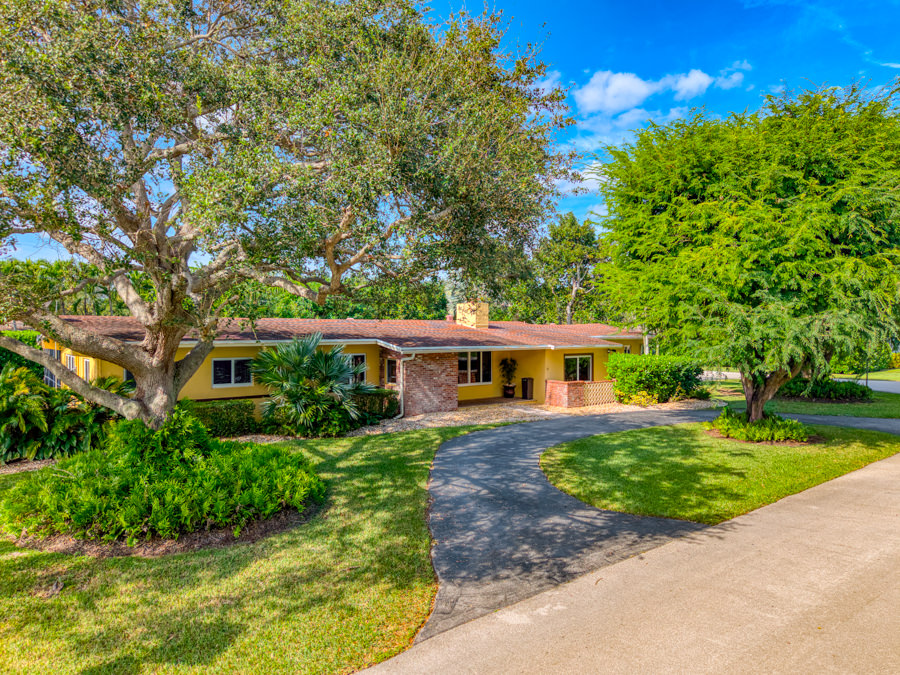 Luxurious Pinecrest Area Estate