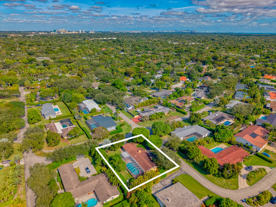 Luxurious Pinecrest Area Estate