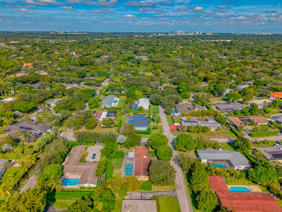 Luxurious Pinecrest Area Estate
