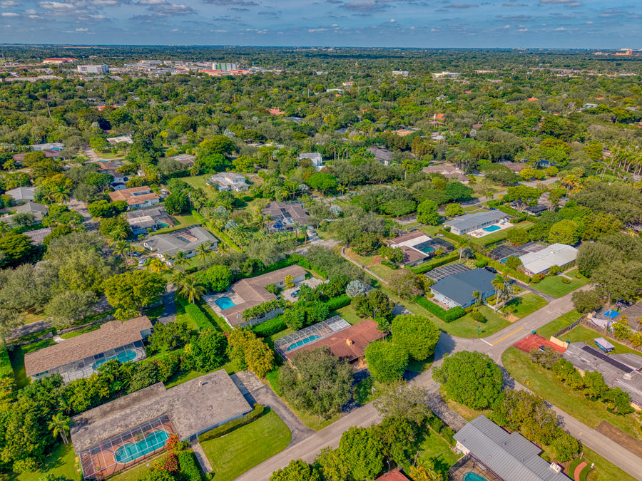 Luxurious Pinecrest Area Estate