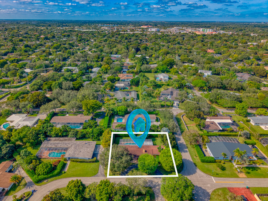 Luxurious Pinecrest Area Estate