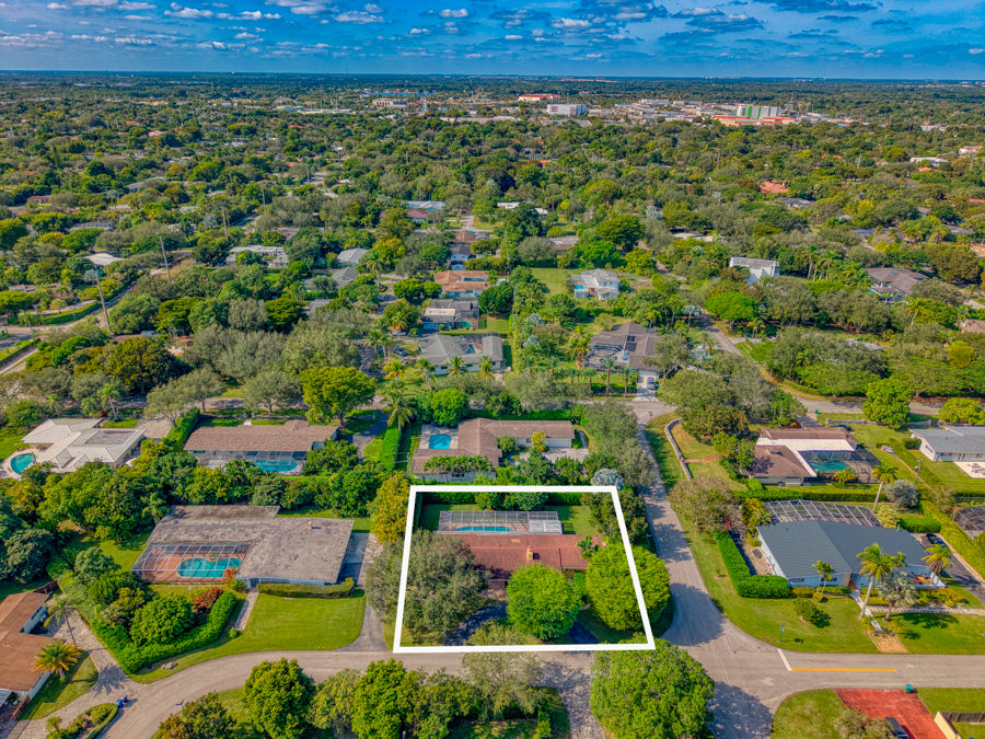 Luxurious Pinecrest Area Estate