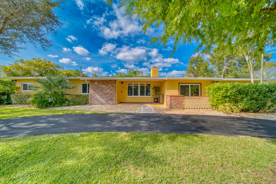 Luxurious Pinecrest Area Estate